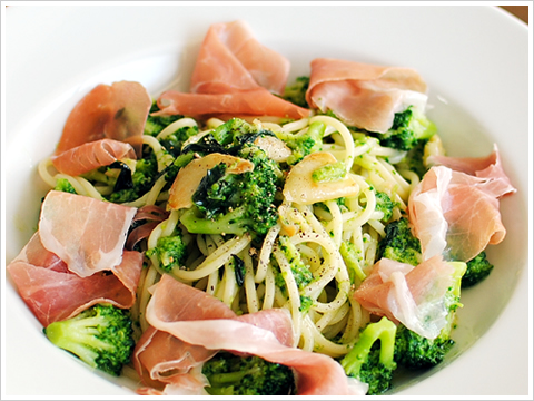 spaghetti al crudo e broccoli.jpg
