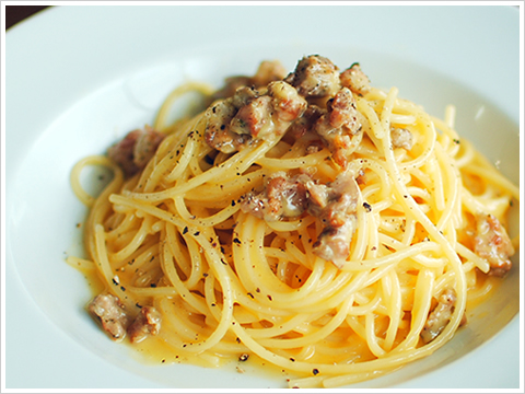 spaghetti alla carbonara salsiccia.jpg