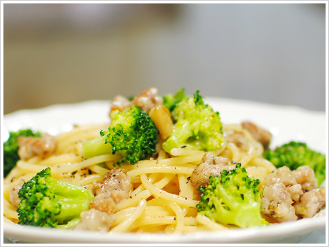 spaghetti con salsiccia e broccoli.jpg