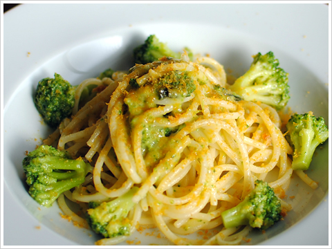 spaghetti alla bottarga e broccoli.jpg
