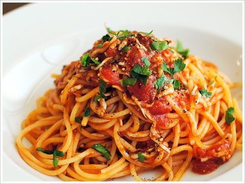 spaghetti al pomodoro con neonati.jpg