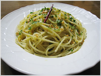 Spaghetti all'aglio olio e peperoncino.jpg