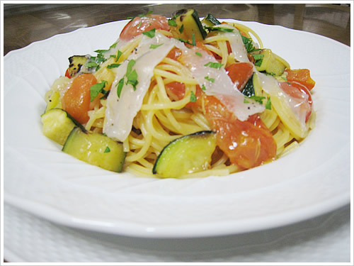 Spaghettini al lardo, pomodorino fresco e zucchini.jpg